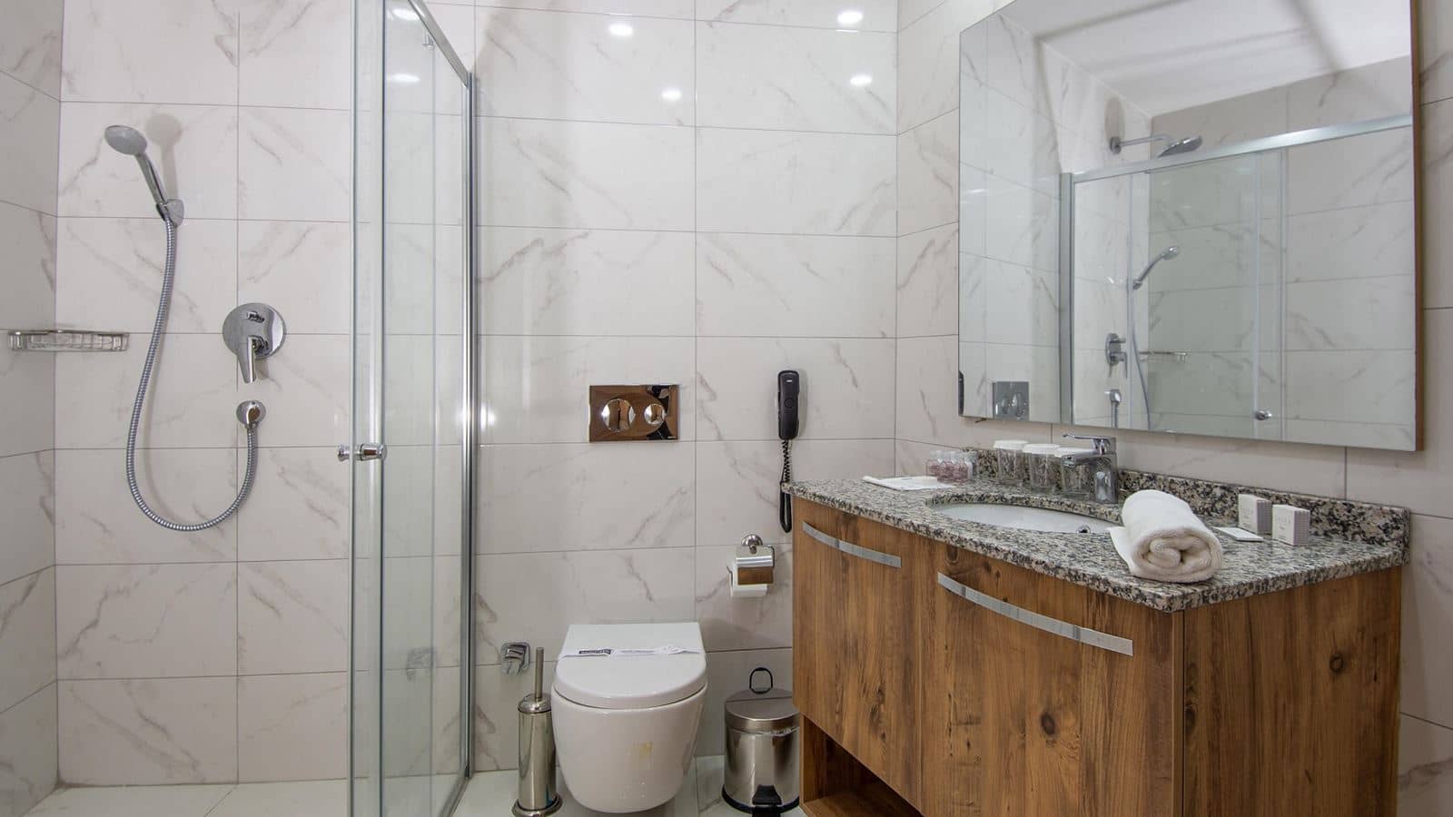 rooms-standard-economy-roof-room