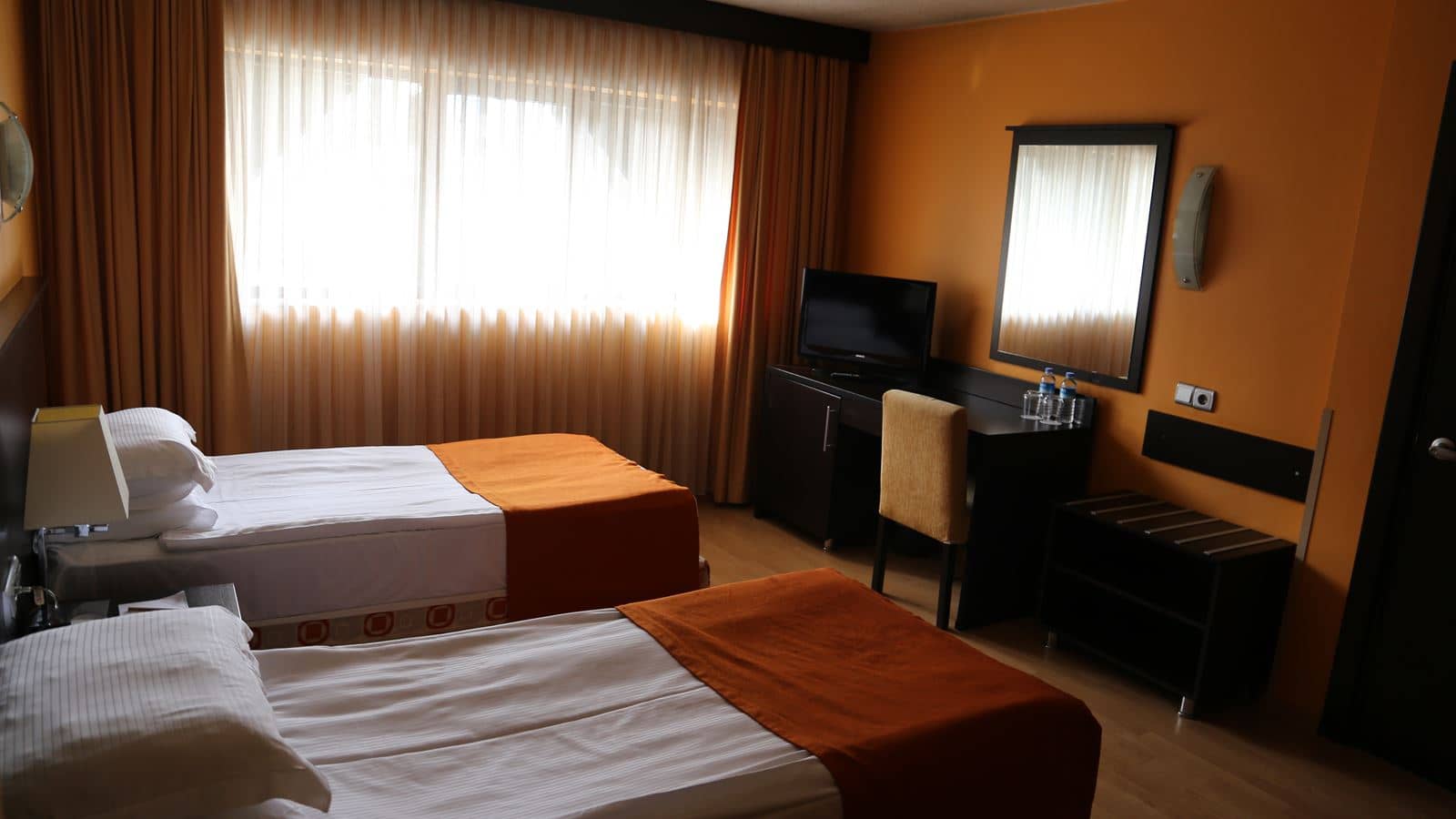 rooms-double-or-twin-deluxe