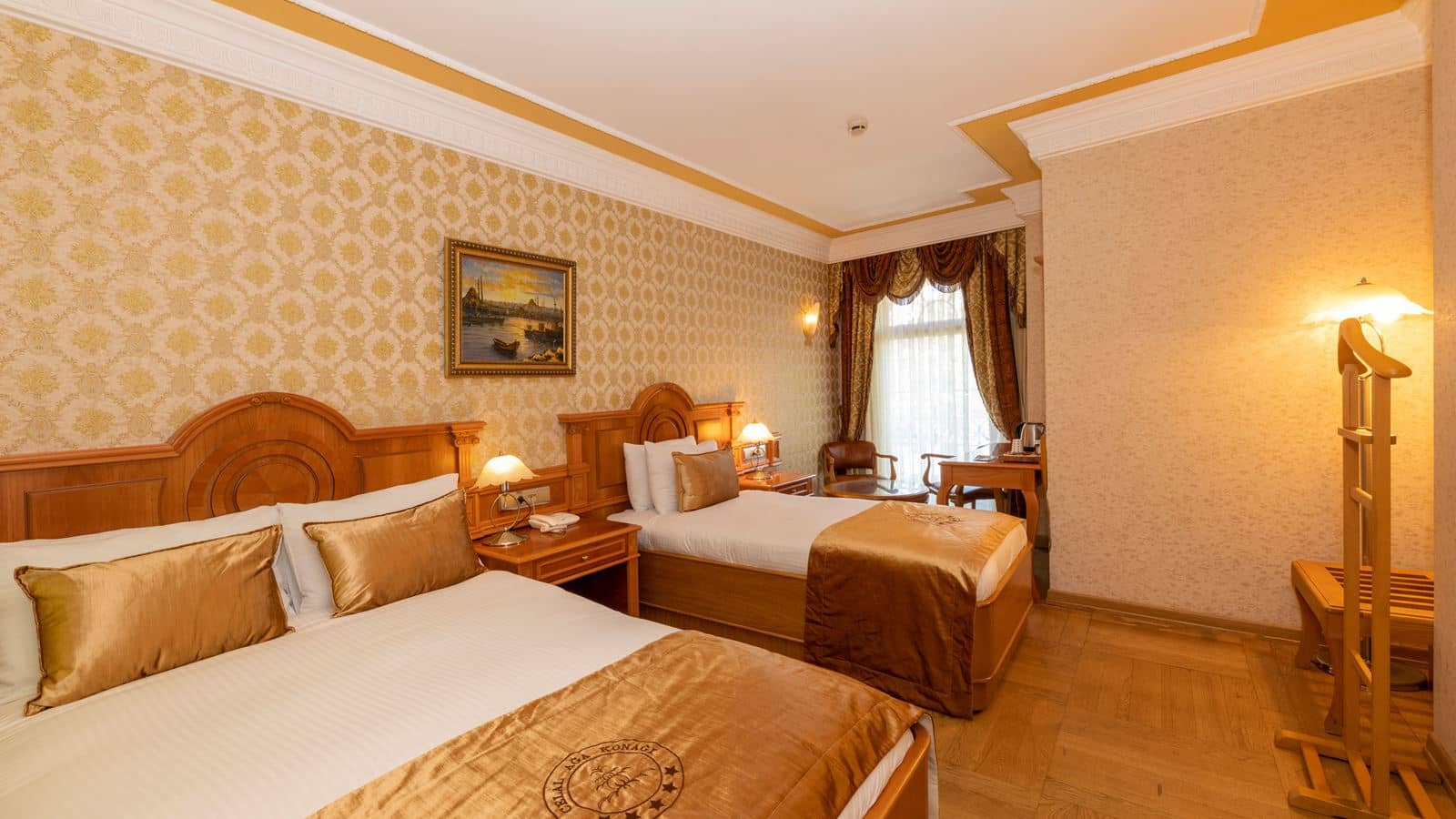 rooms-quadruple-two-double-beds