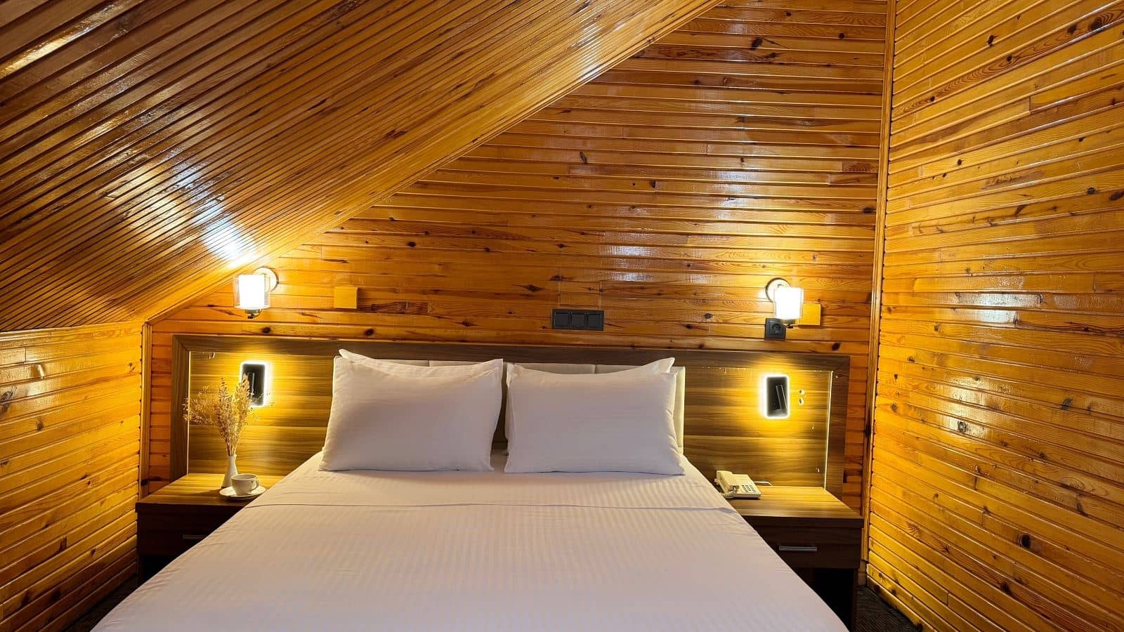 rooms-deluxe-suite