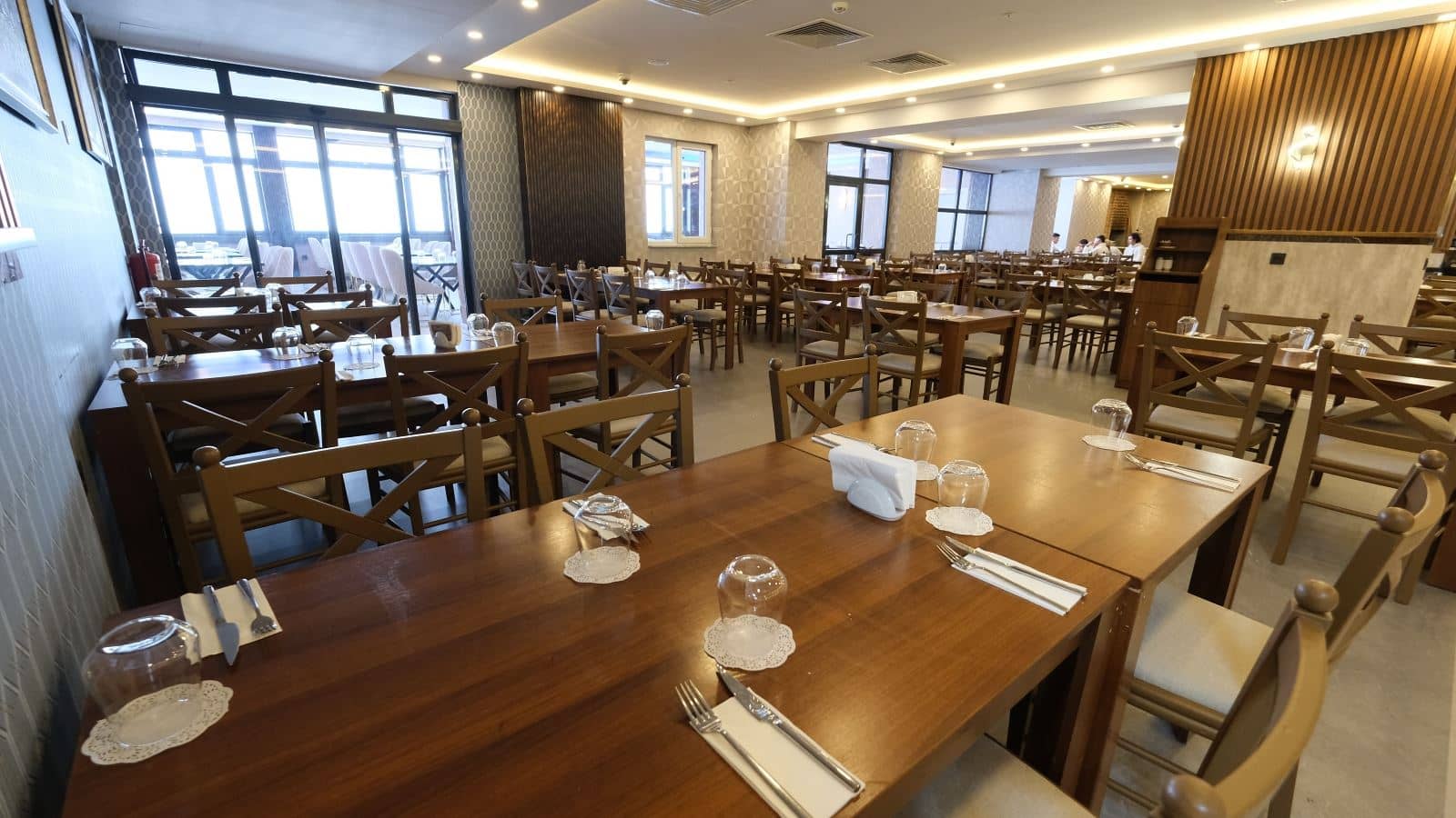 restaurants-restaurant