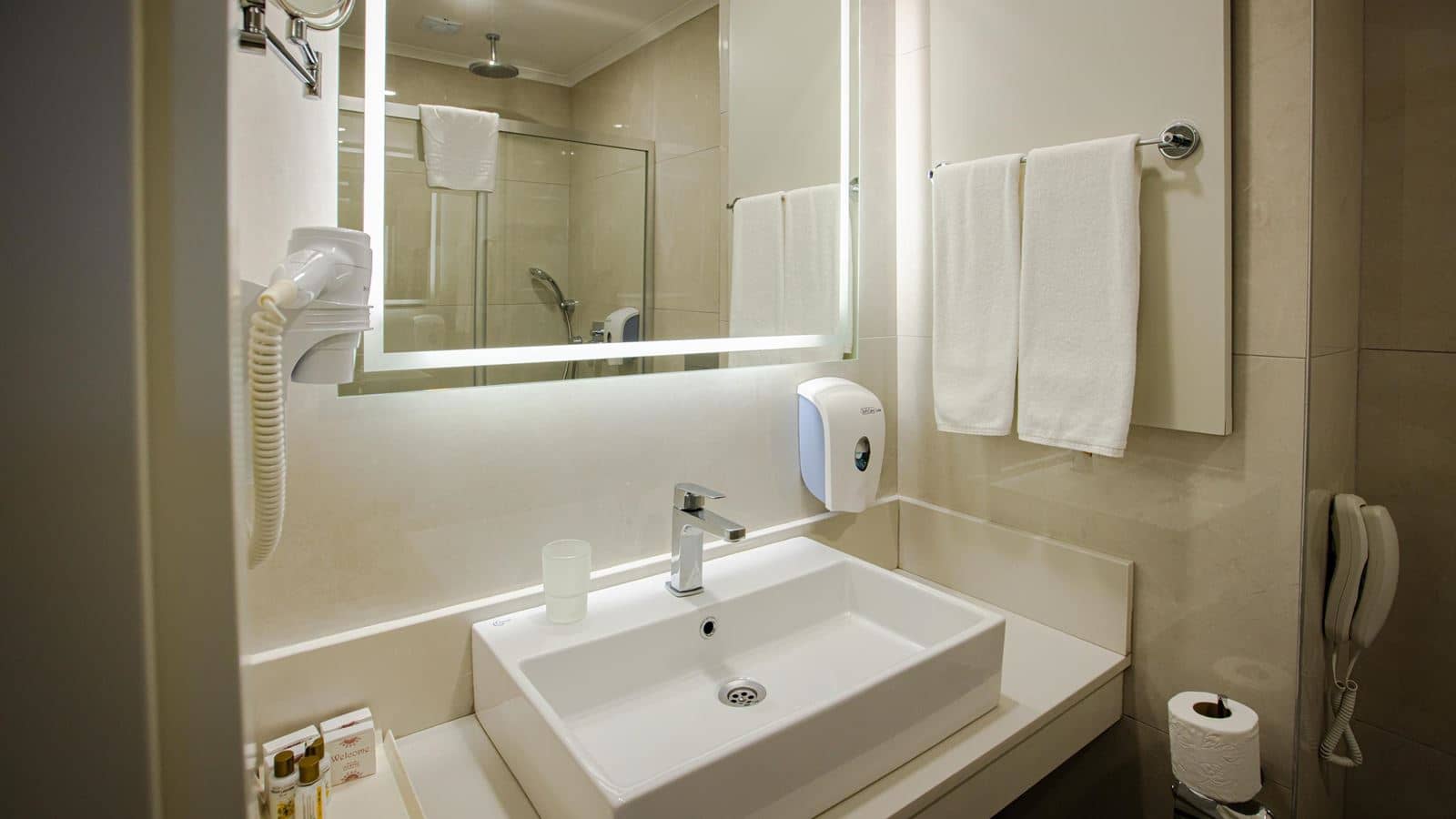 rooms-family-swim-up