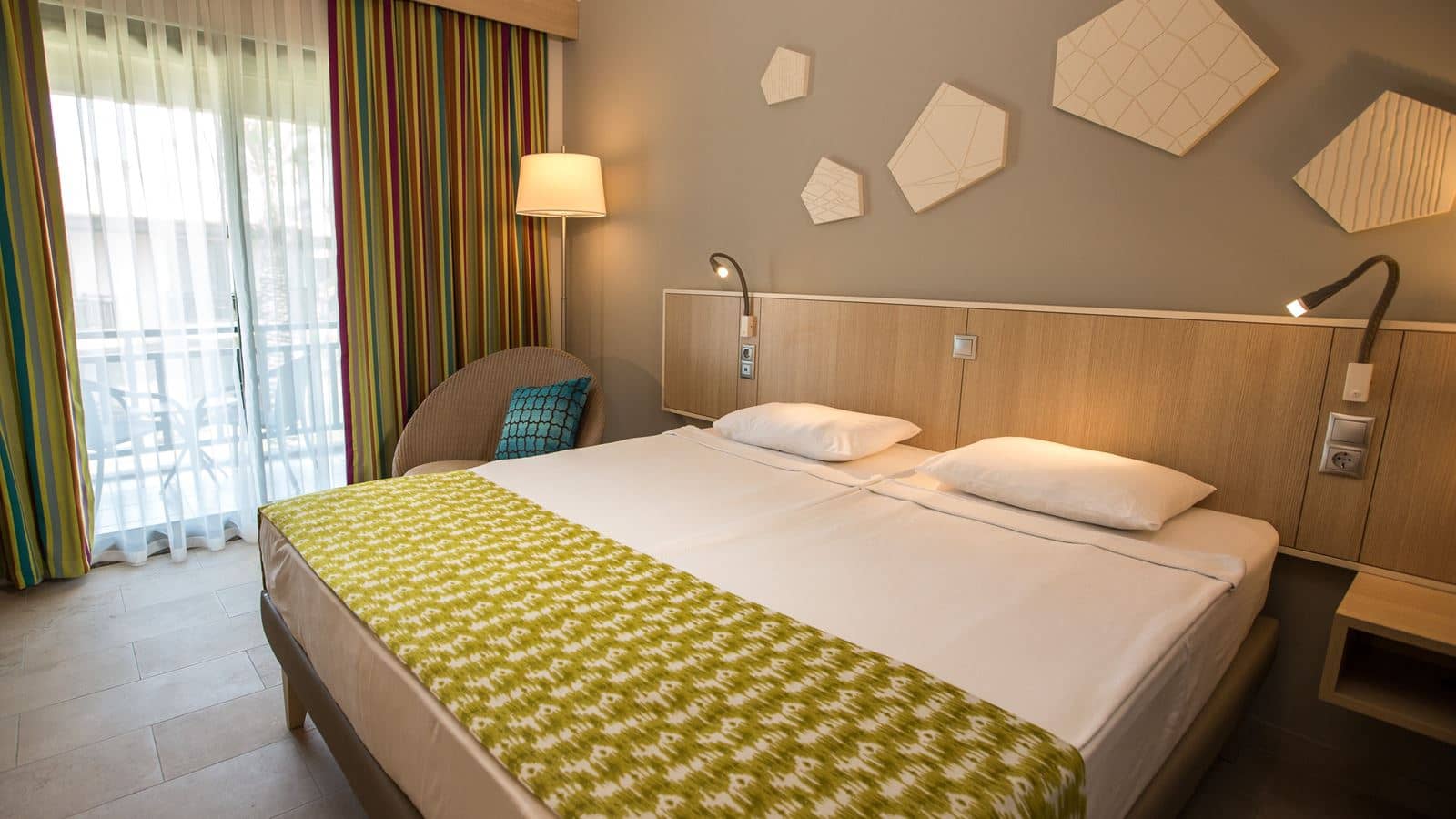 rooms-superior-room