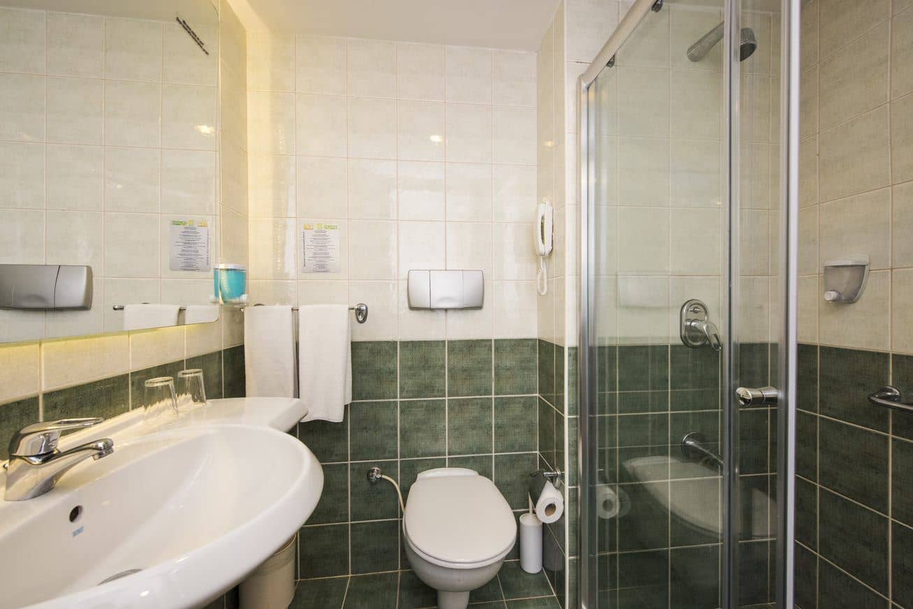 rooms-standard-large-land-view