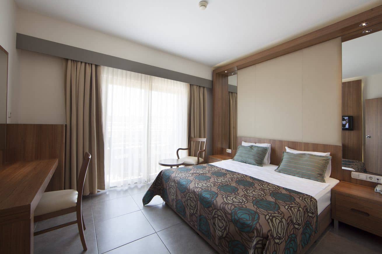 rooms-family-with-balcony-limited-sea-view