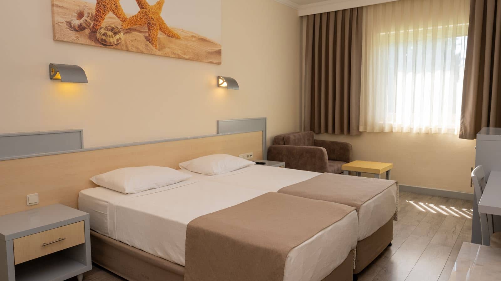 rooms-large-family-room