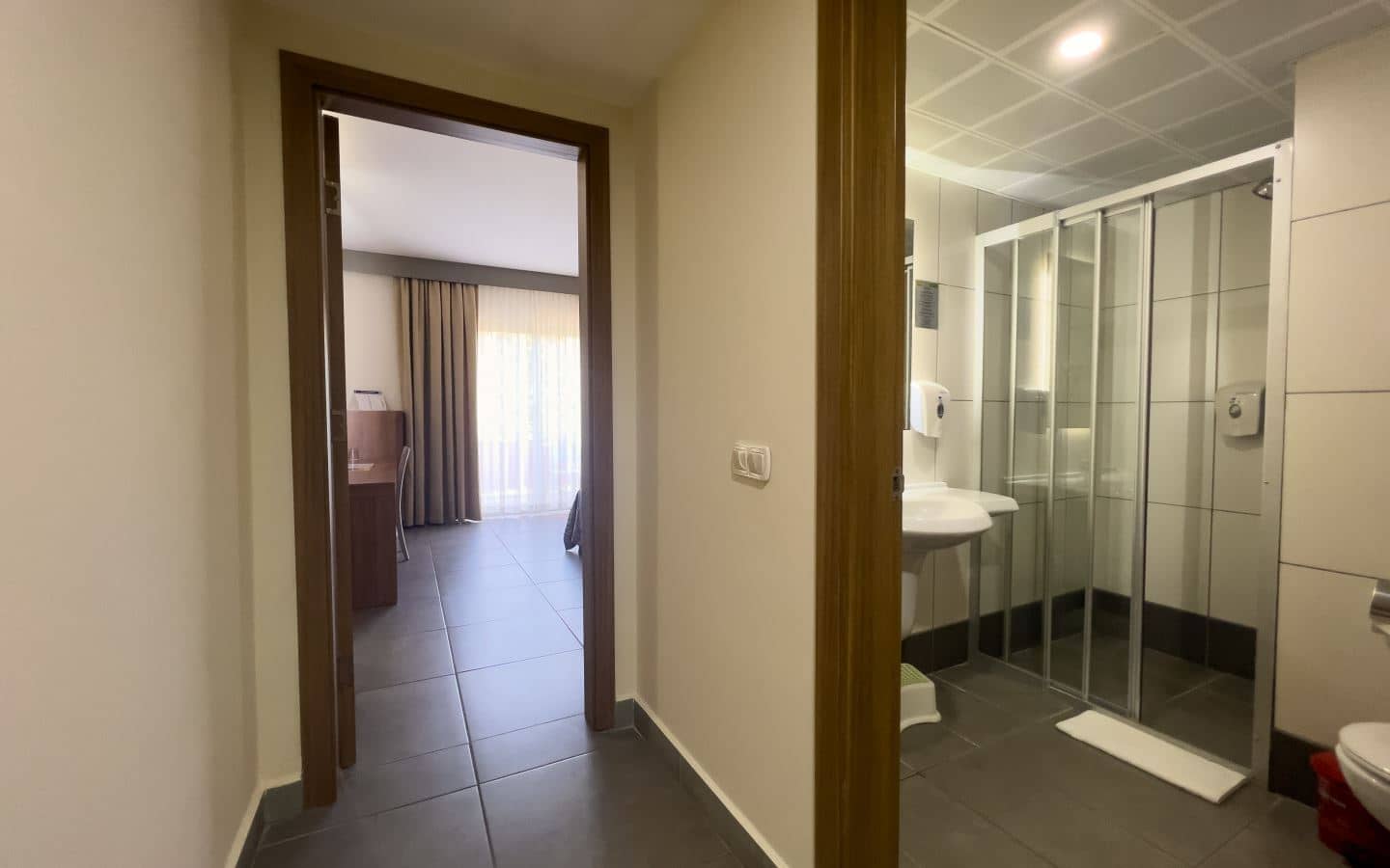 rooms-family-with-balcony-limited-sea-view