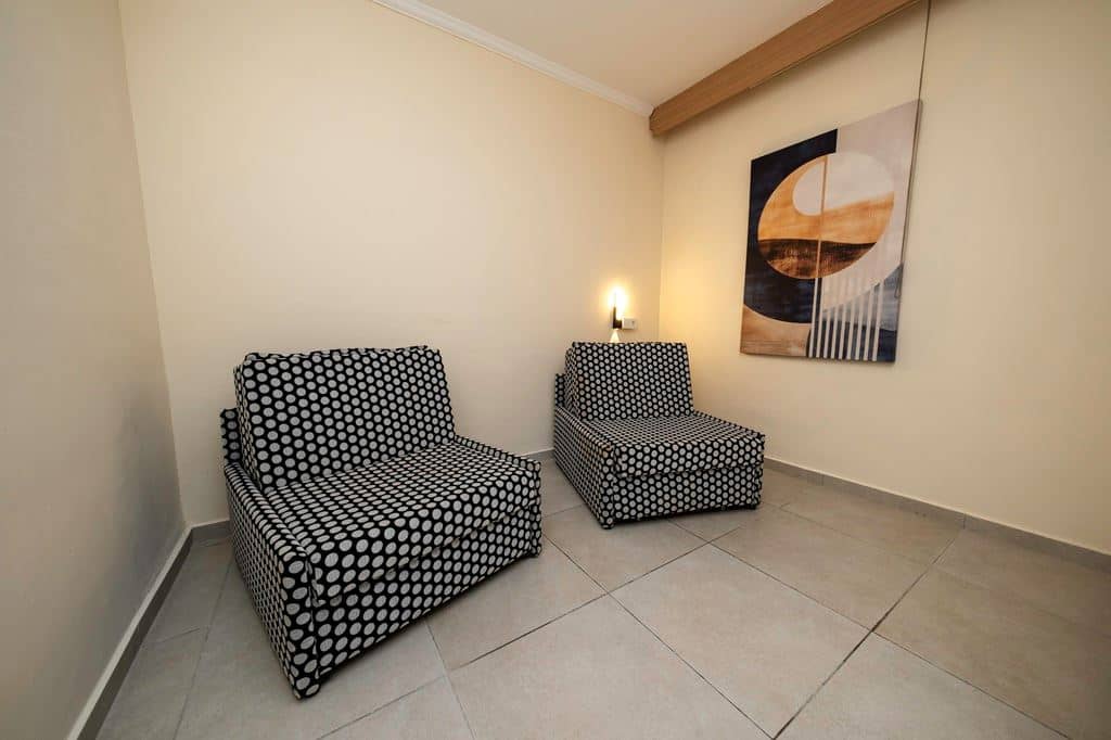 rooms-family-with-balcony-limited-sea-view