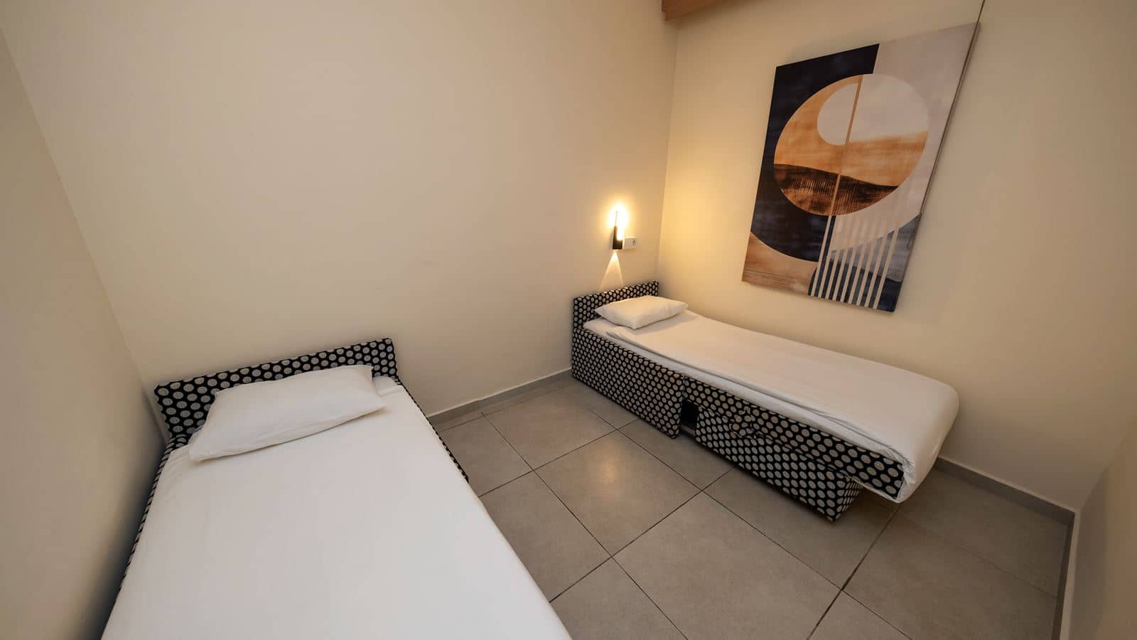 rooms-family-with-balcony-limited-sea-view