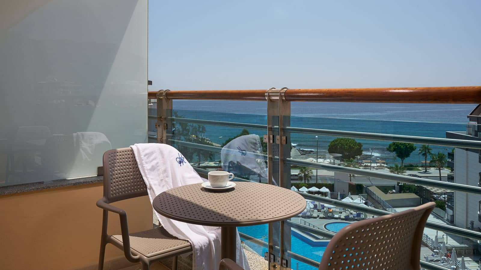 rooms-standard-room-side-sea-view