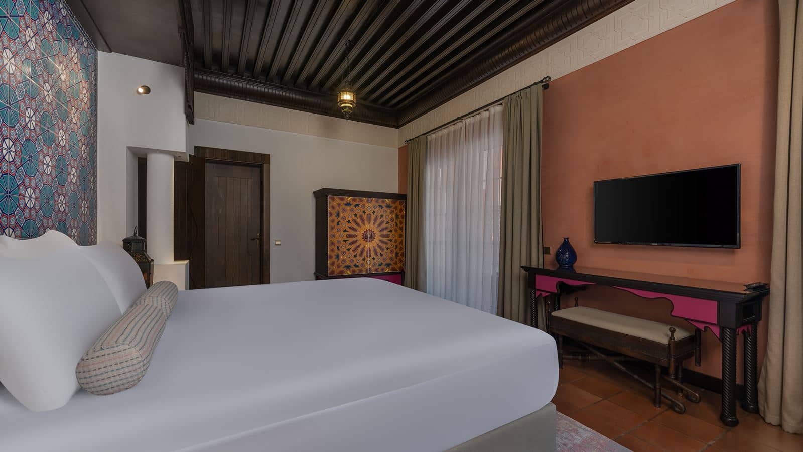 rooms-orient-suite-with-jacuzzi