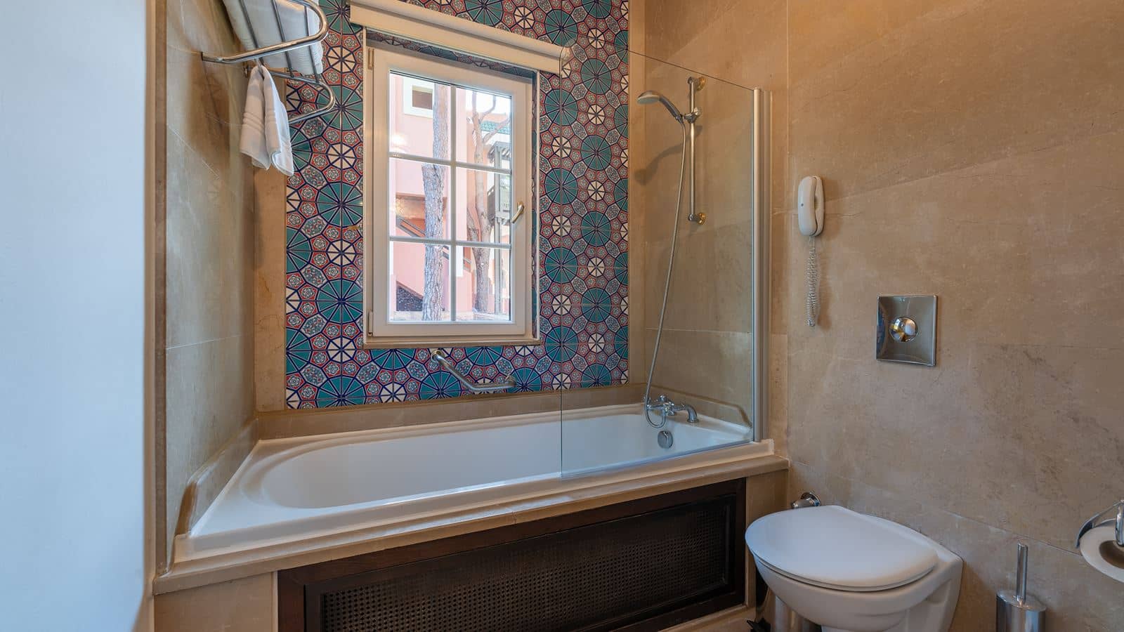 rooms-orient-suite-with-jacuzzi