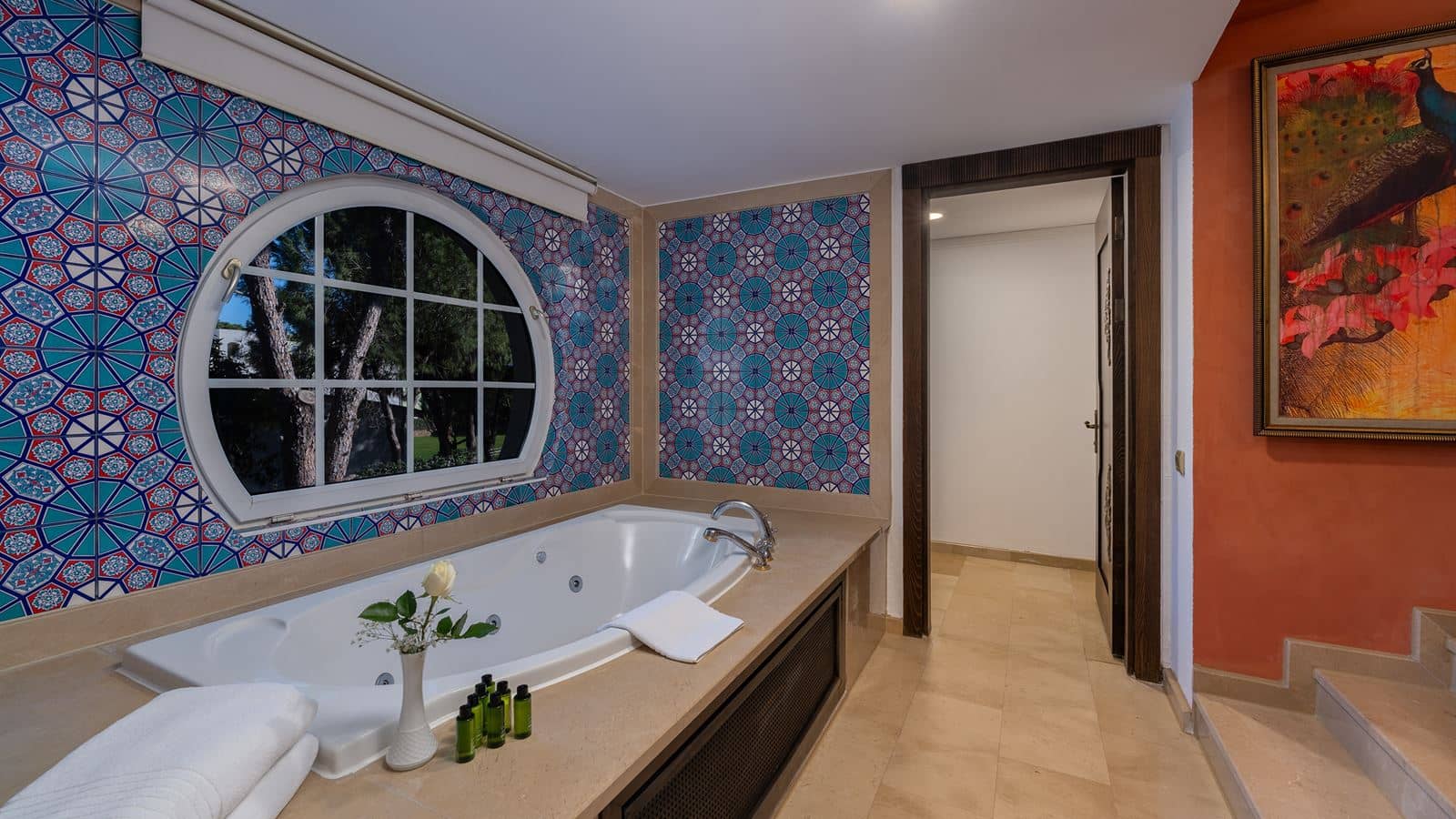 rooms-sultan-suite-with-jacuzzi