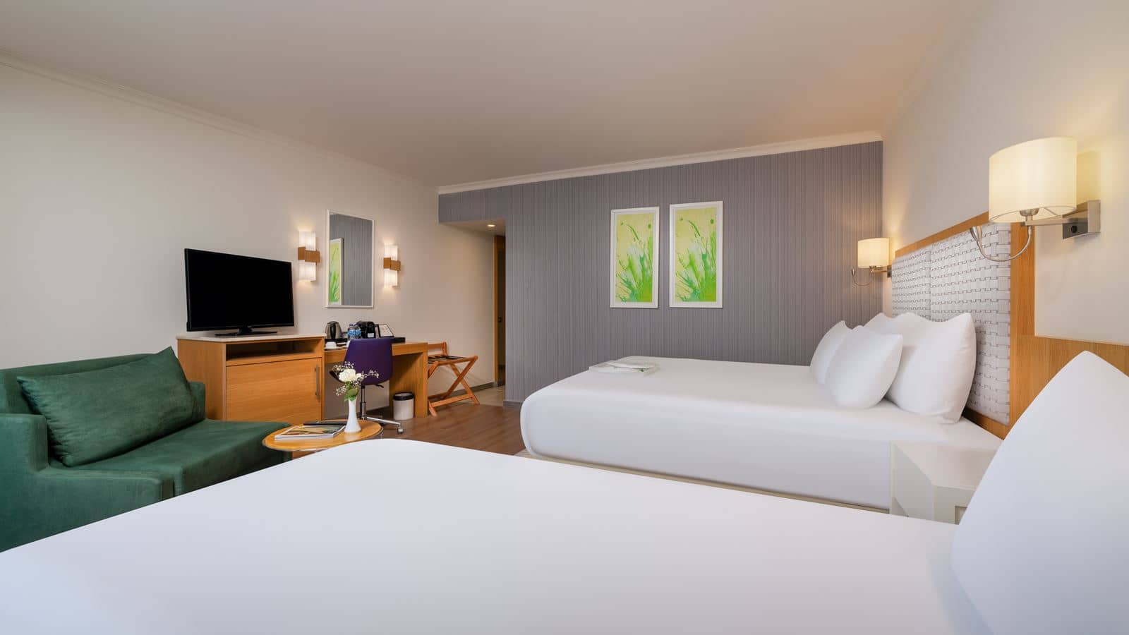 rooms-coral-room