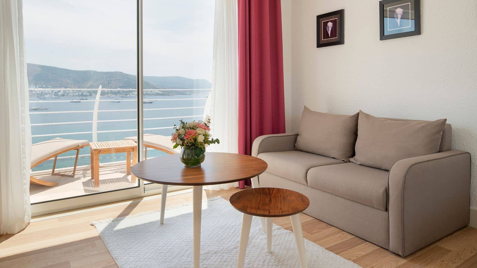 rooms-junior-suite-with-seaview