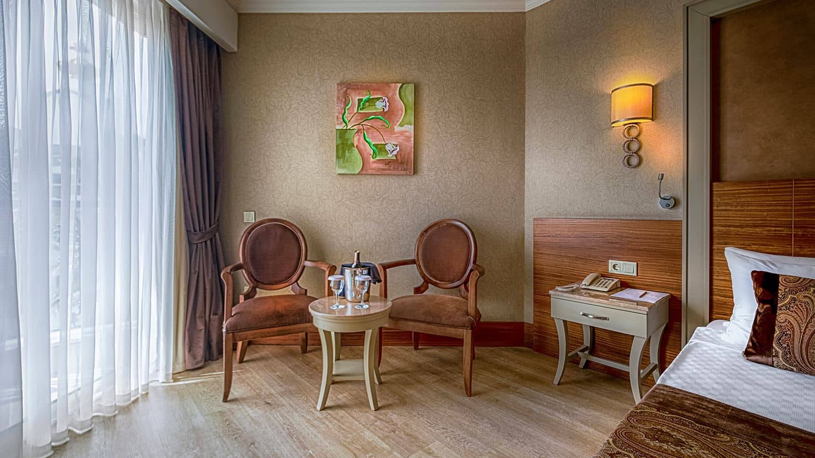 rooms-large-room-land-view
