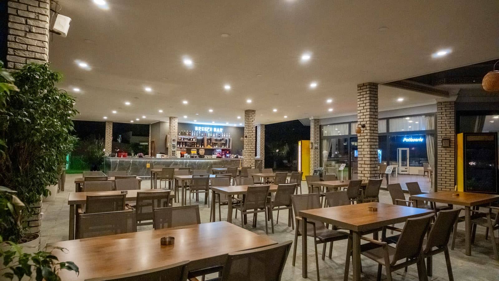 bars-breeze-bar--beach-bar-