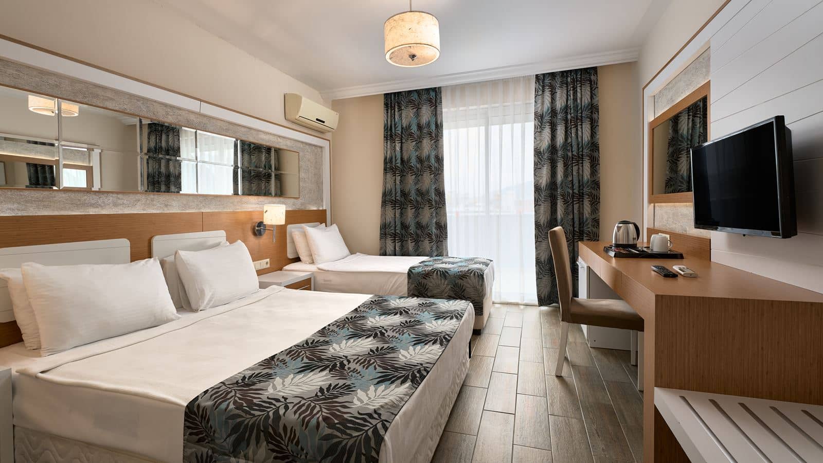 rooms-room-standard-land-view
