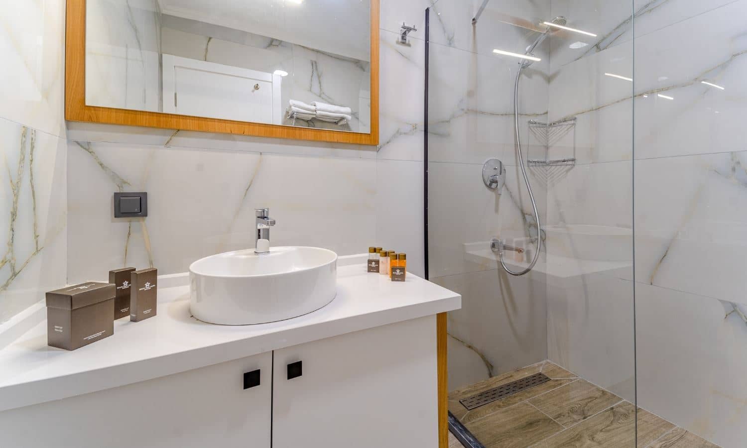 rooms-deluxe-sea-view-jacuzzi