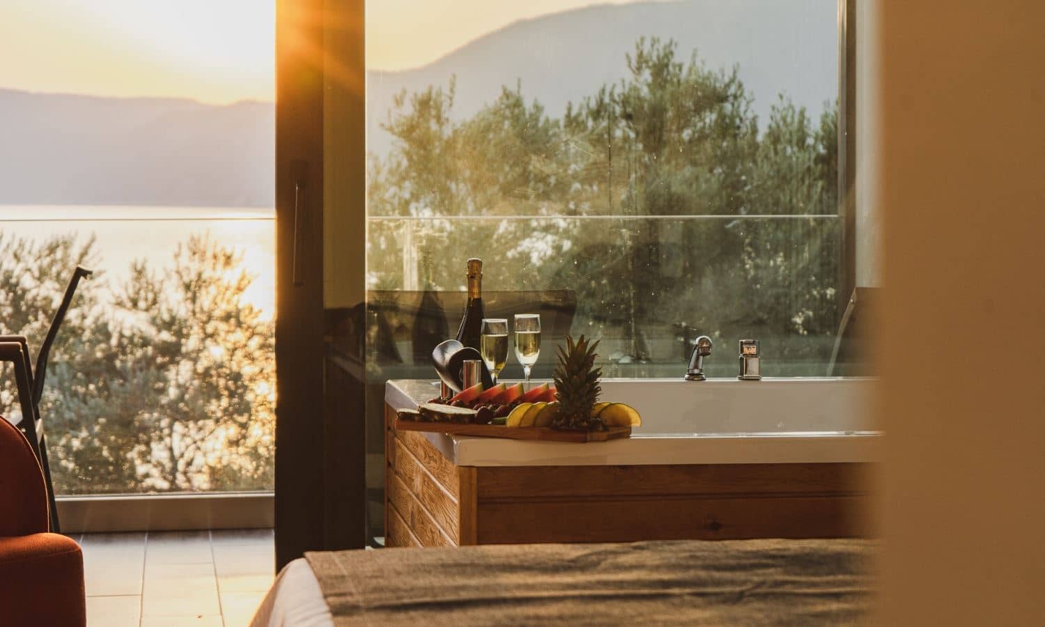 rooms-deluxe-spacious-sea-view-jacuzzi