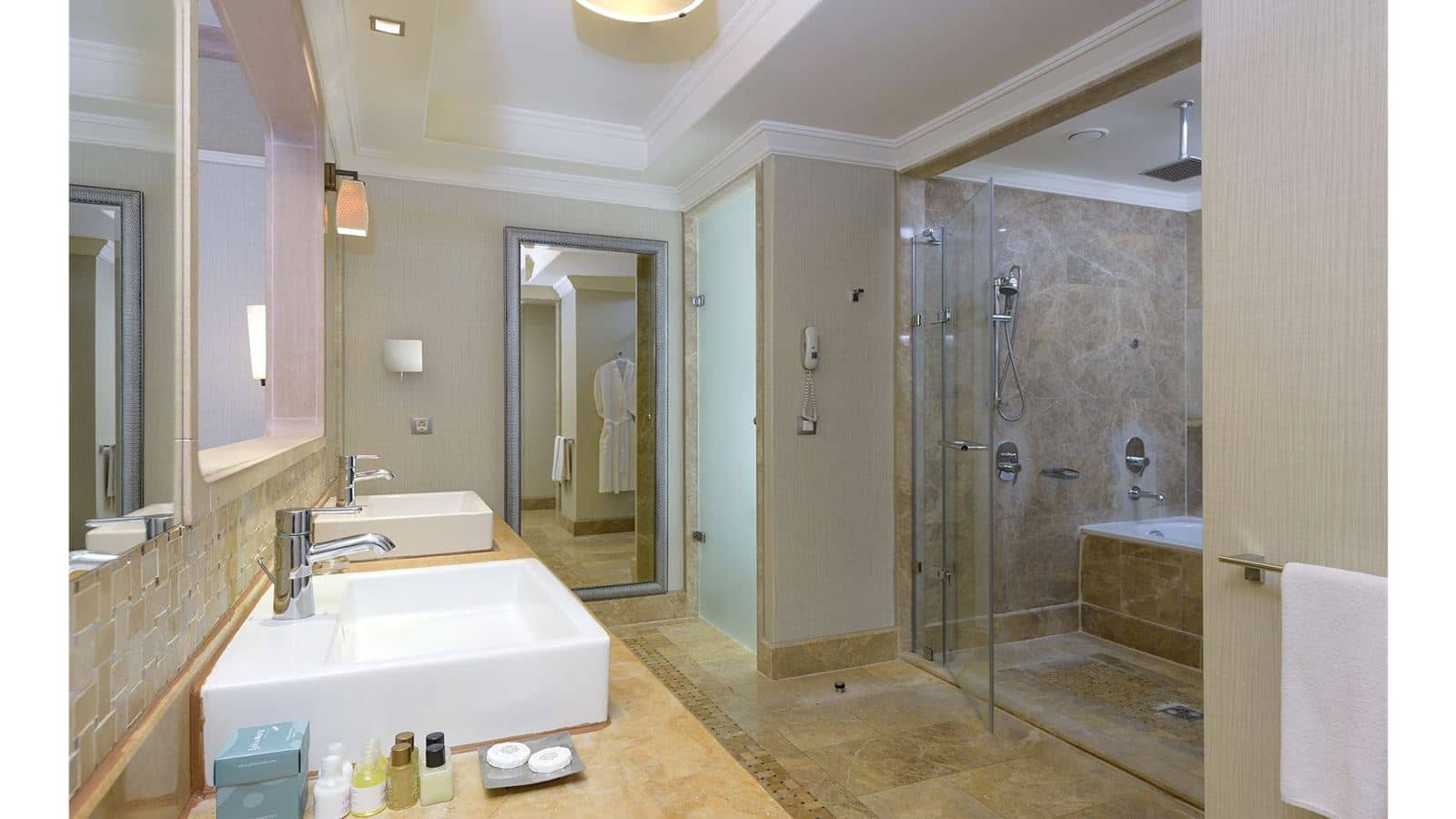 rooms-deluxe-large-room