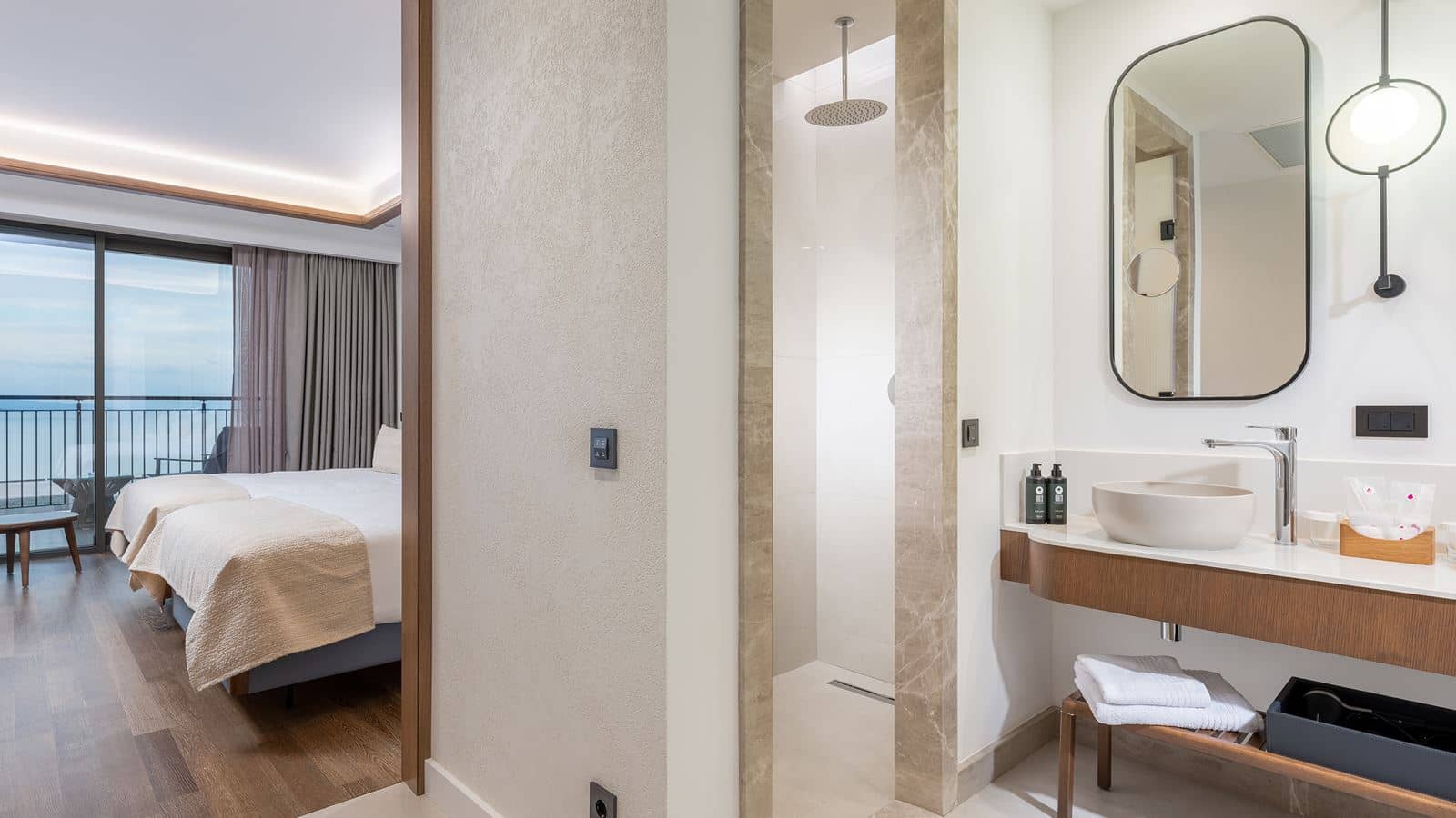rooms-deluxe-room-sea-view--family-zone-