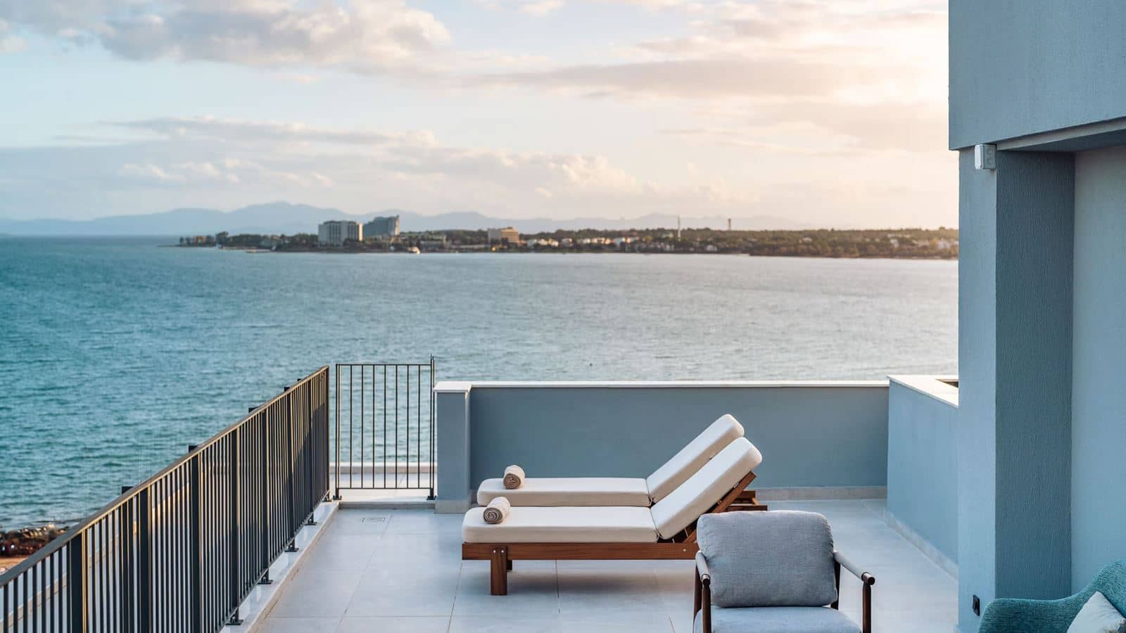 rooms-penthouse-suite-with-private-pool-sea-view-1+1--community-zone-