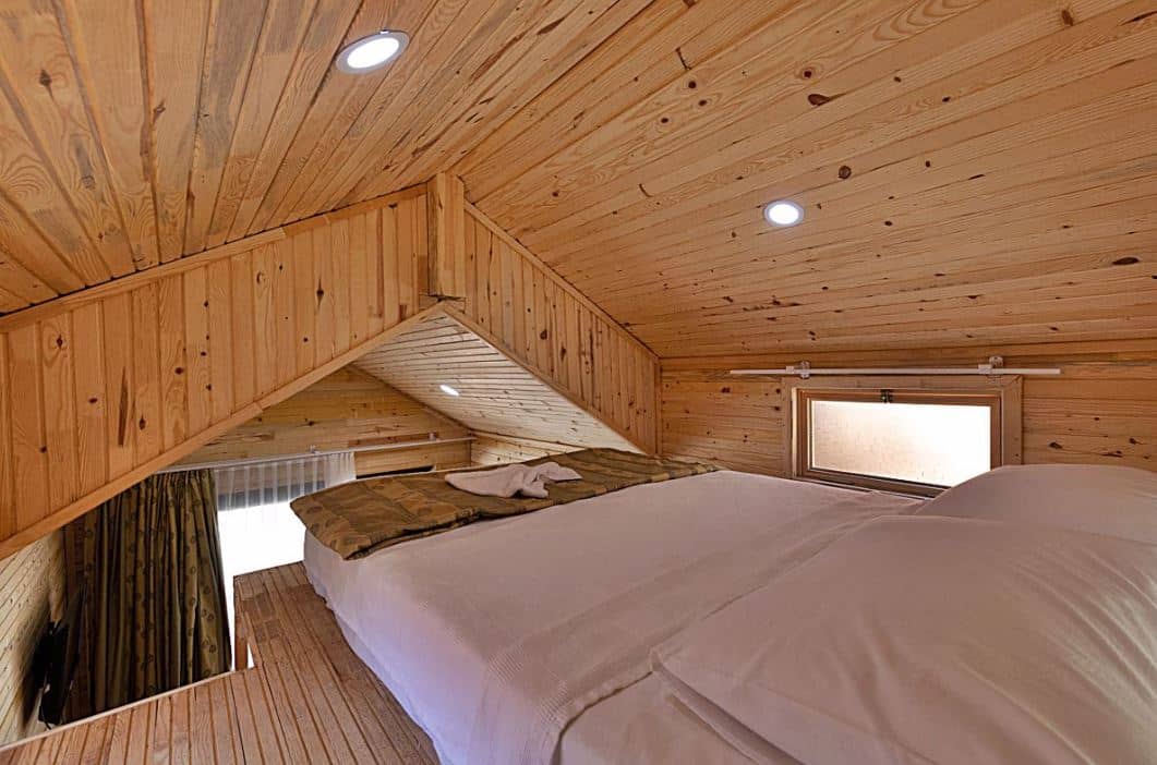 rooms-tiny-room