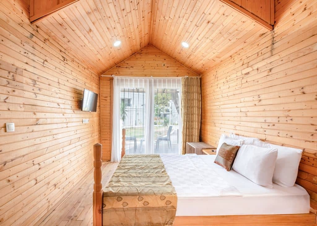 rooms-tiny-room