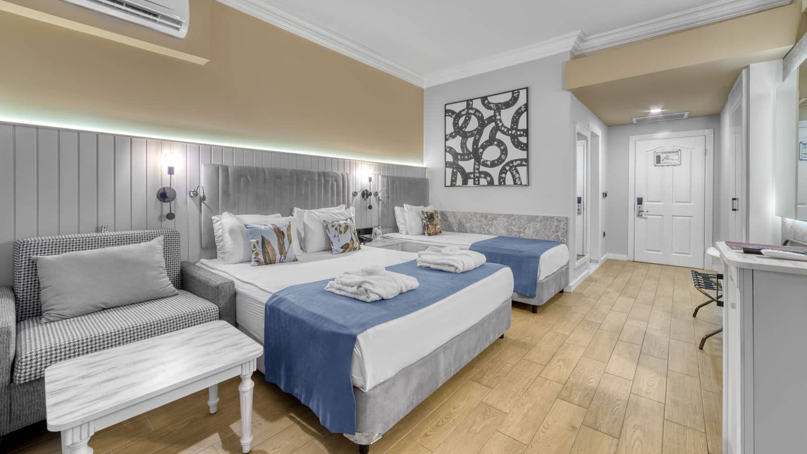rooms-coral-room