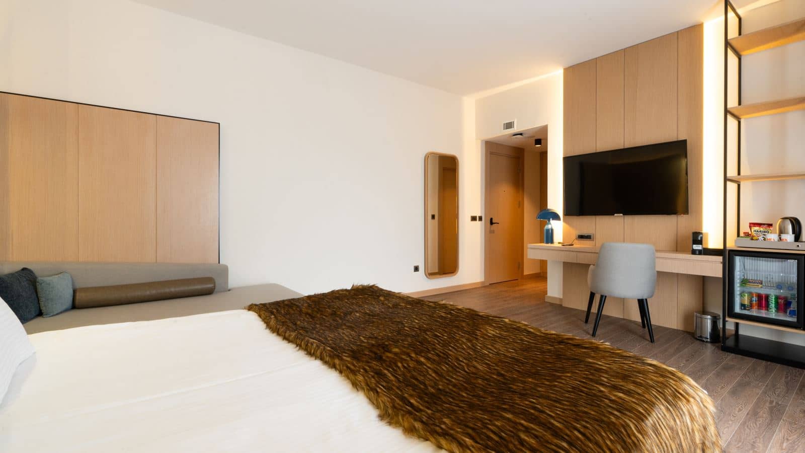 rooms-superior-room