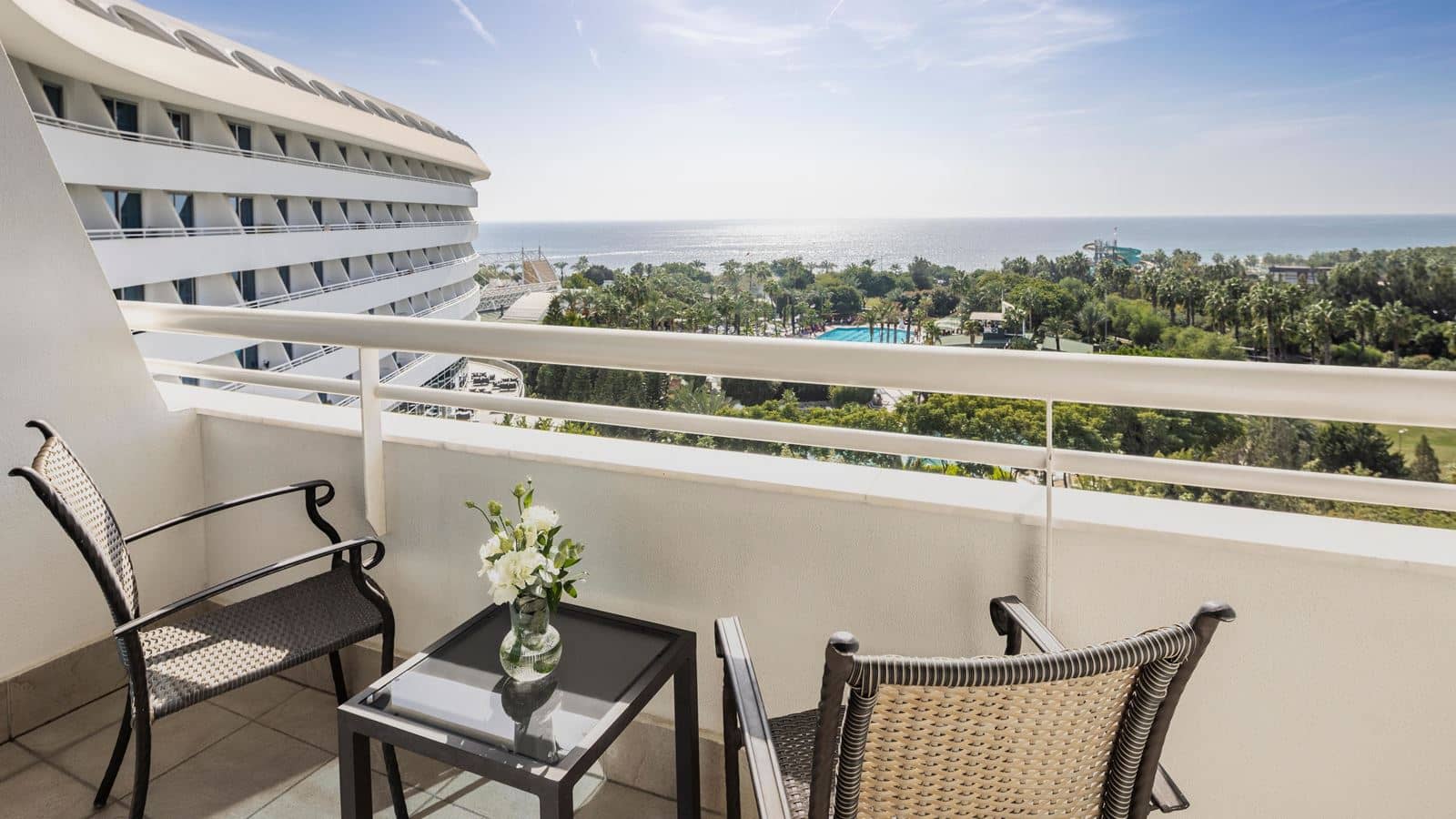 rooms-deluxe-room-sea-view