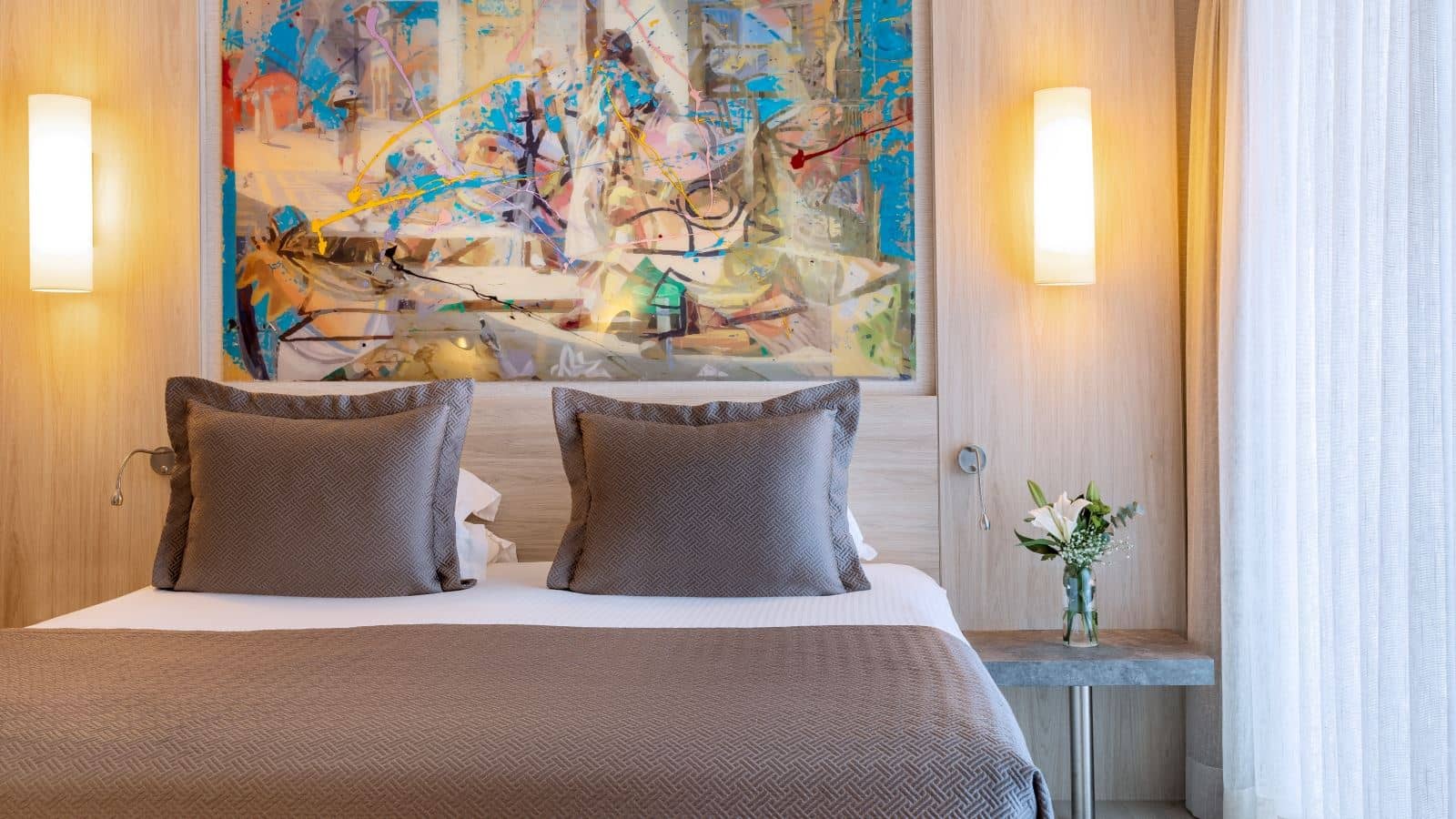 rooms-deluxe-junior-suite-land-or-sea-view