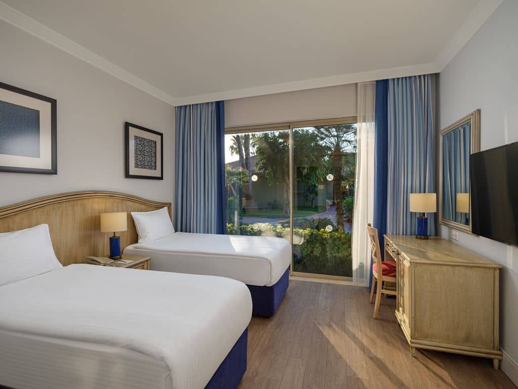 rooms-lake-villa