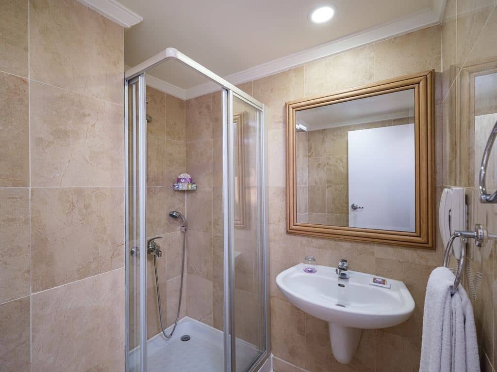 rooms-lake-villa