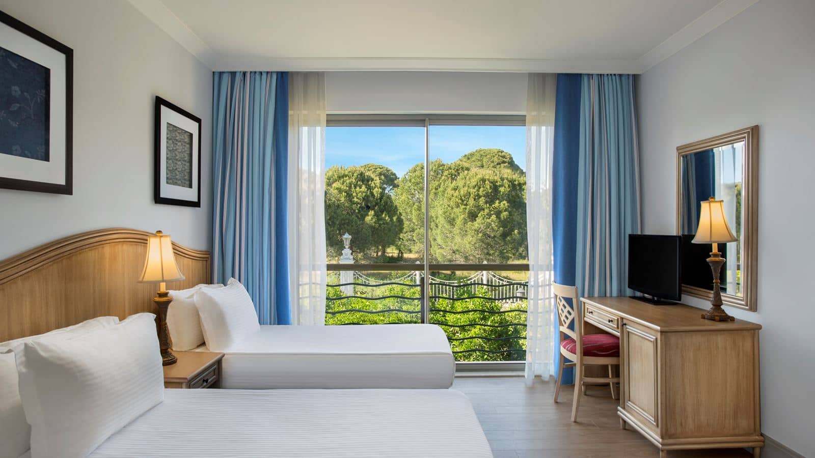 rooms-lake-villa