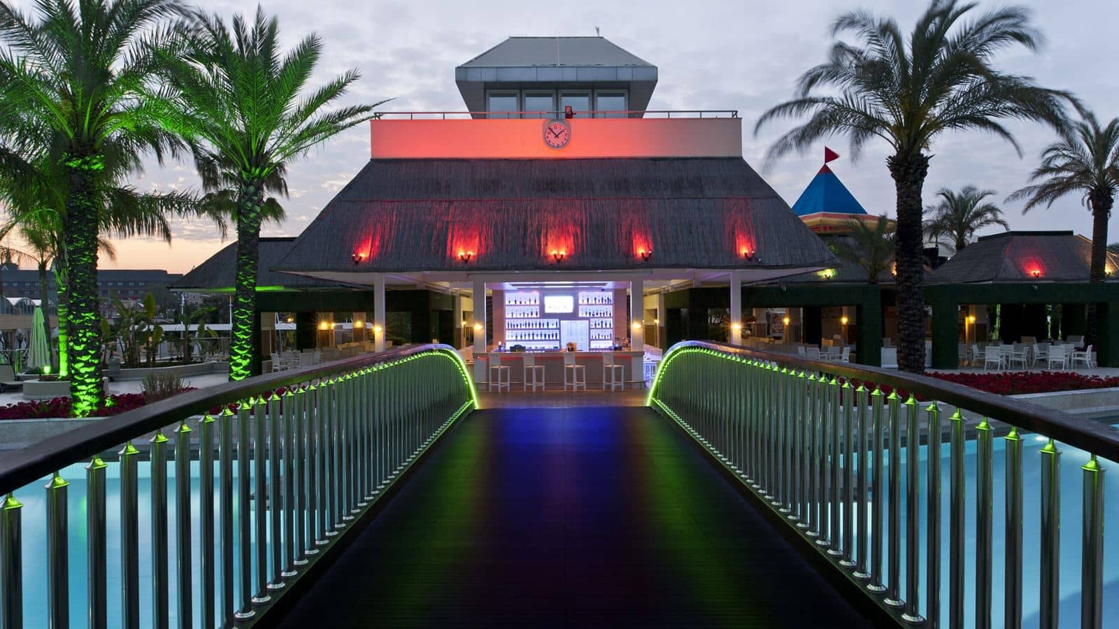 bars-bella-pool-bar