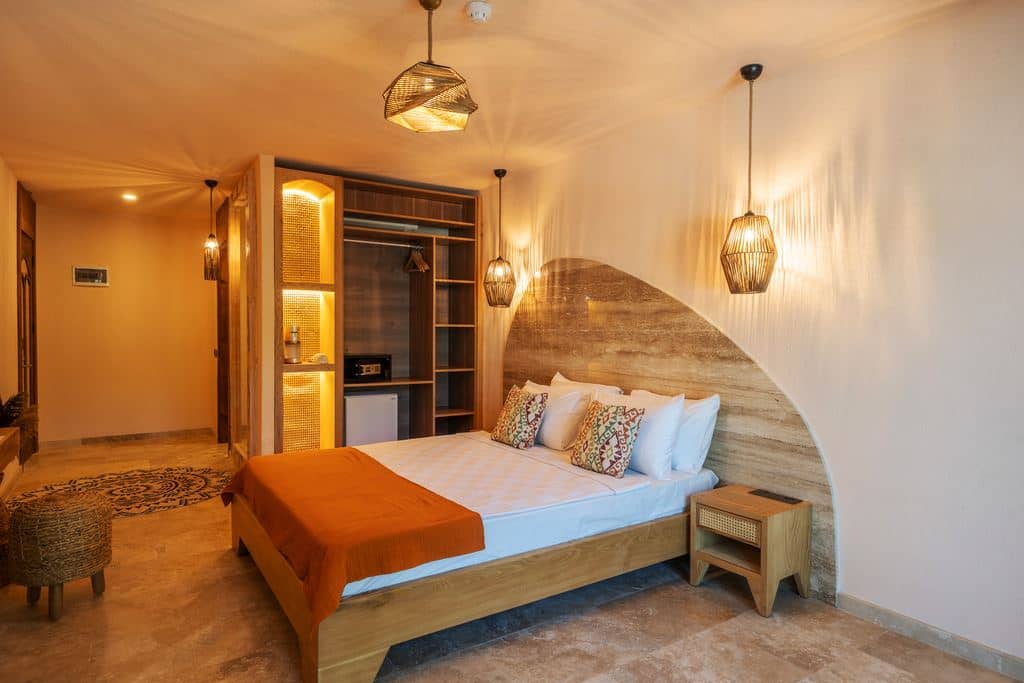 rooms-deluxe-room-with-balcony