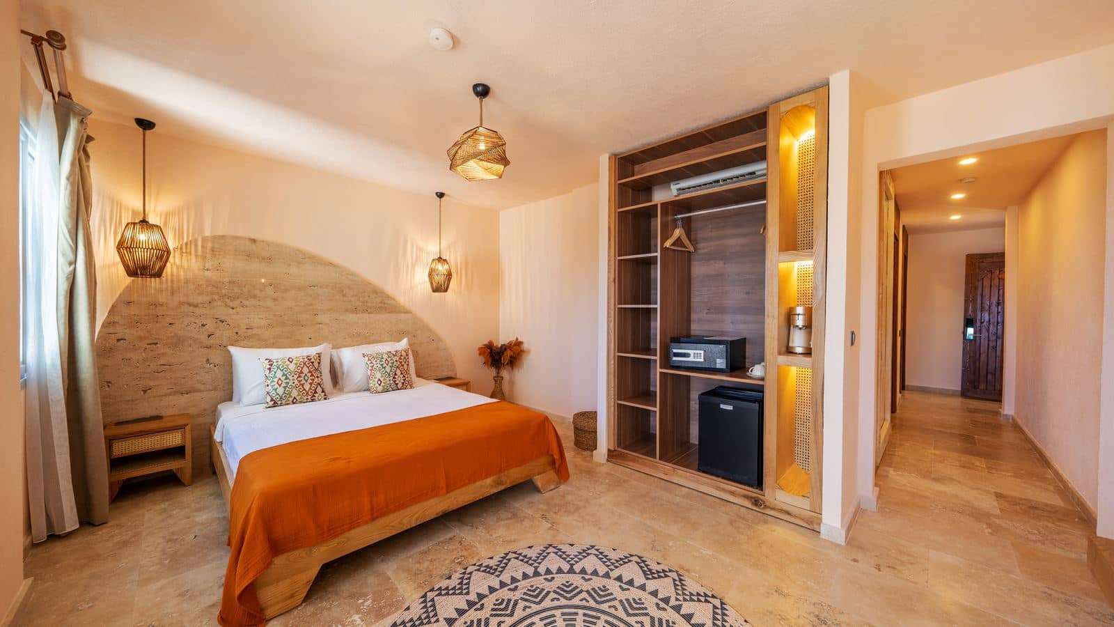 rooms-1-bedroom-suite-with-sea-view