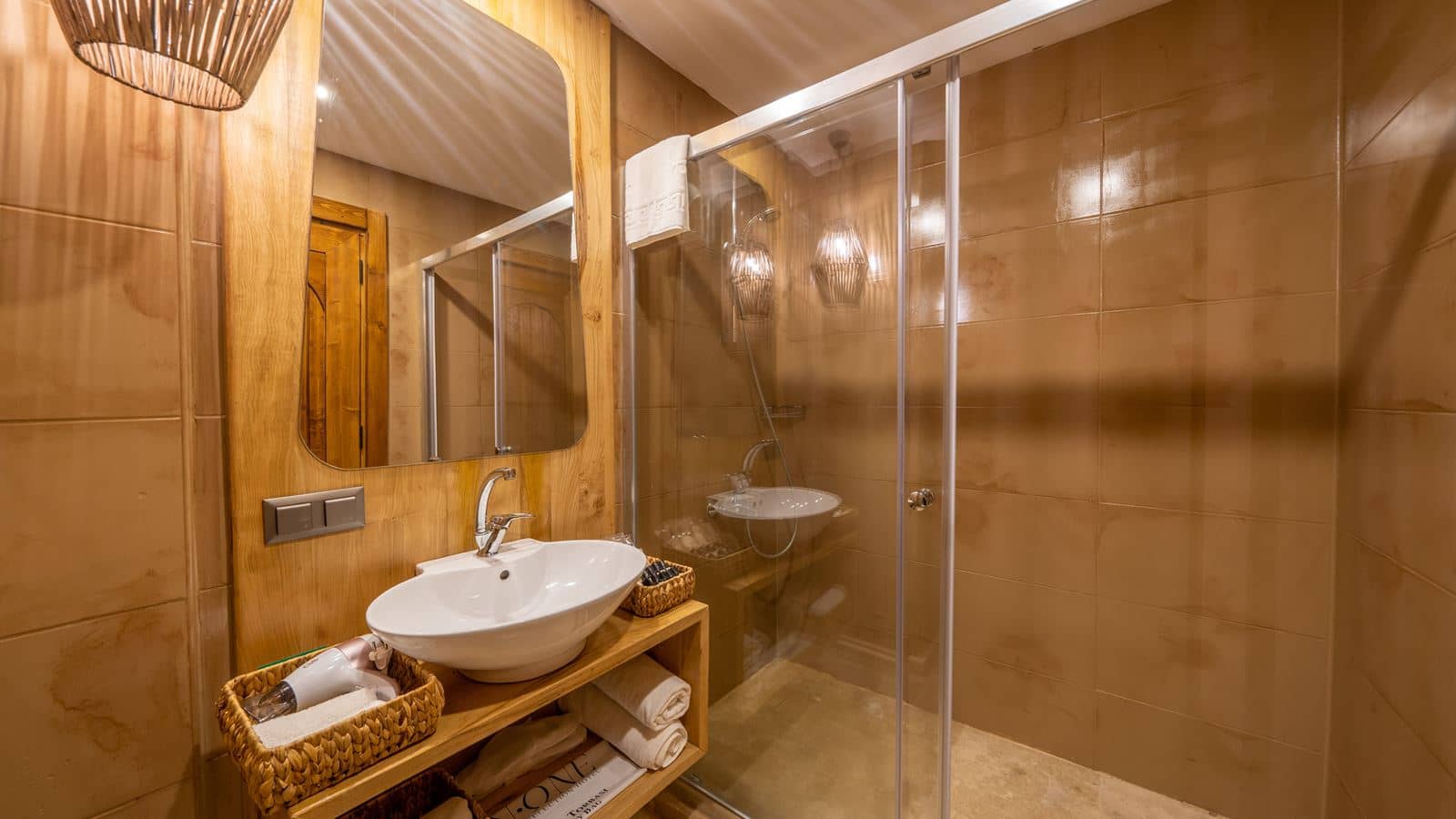 rooms-2-bedroom-suite-with-partial-sea--pool-view