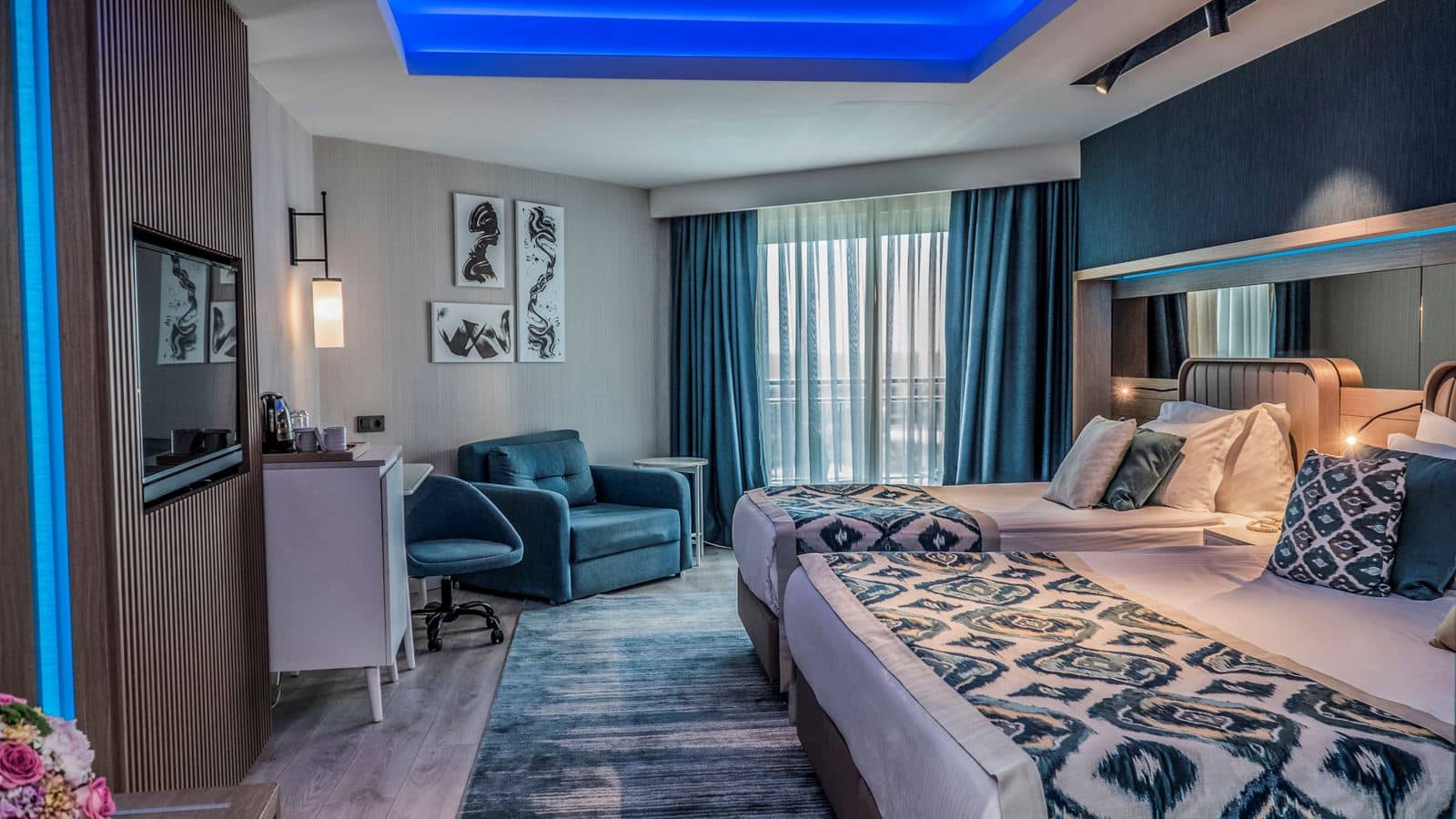 rooms-superior-standard-room-sea-view-with-balcony