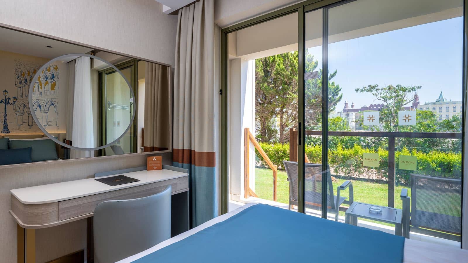 rooms-deluxe-standart-terrace-garden-view