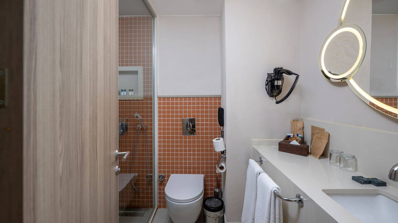 rooms-deluxe-standard-pool-view-room