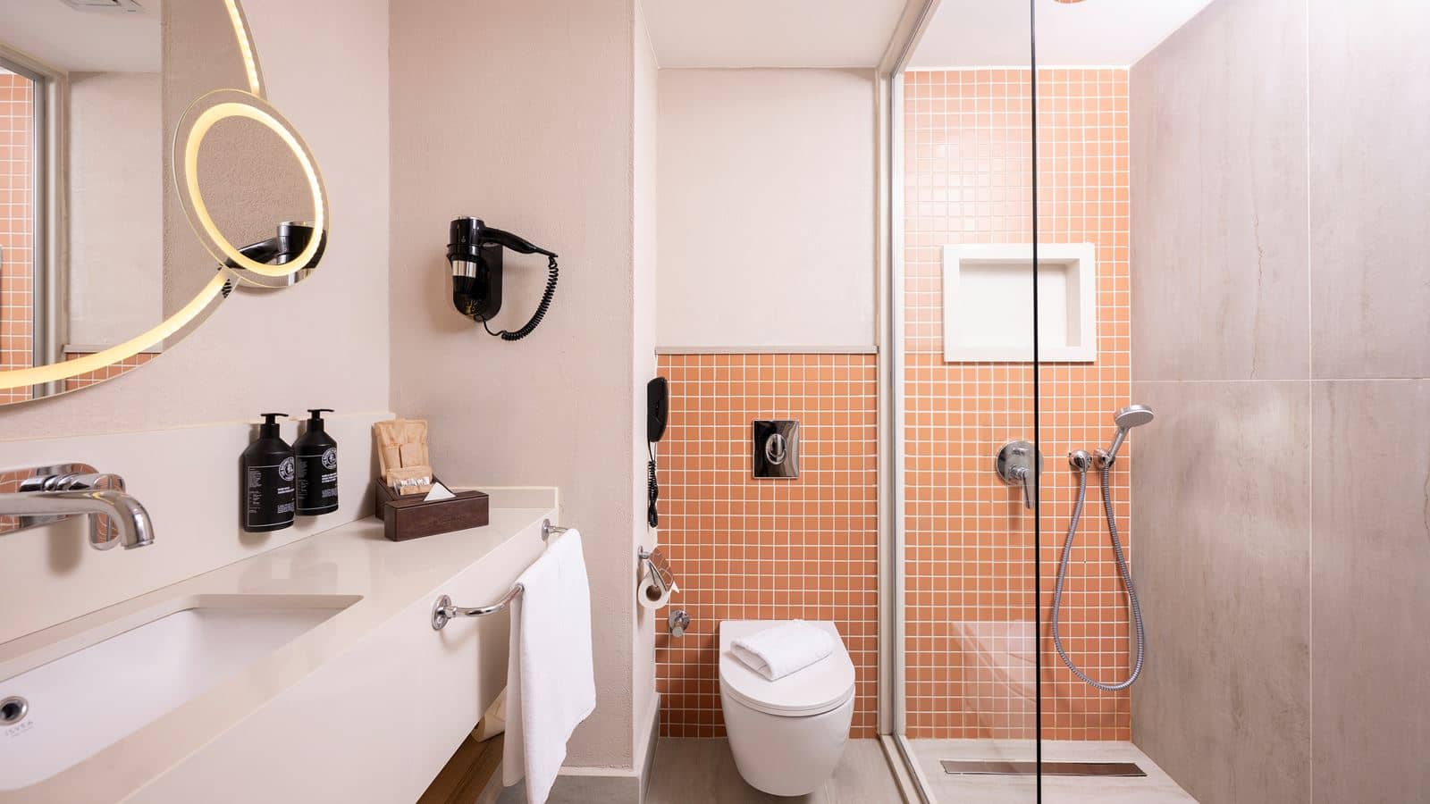 rooms-deluxe-standard-pool-view-room