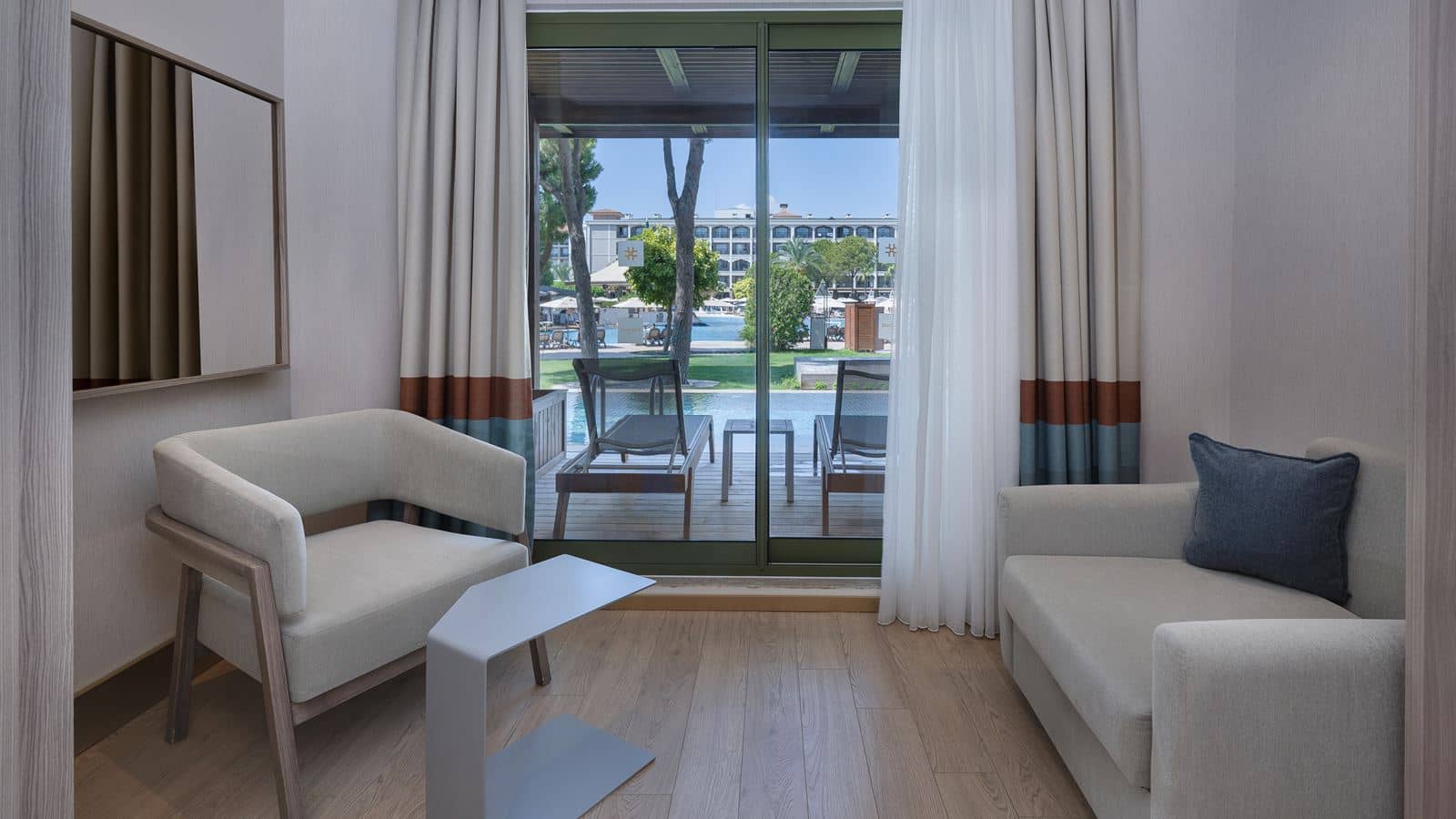 rooms-swim-up