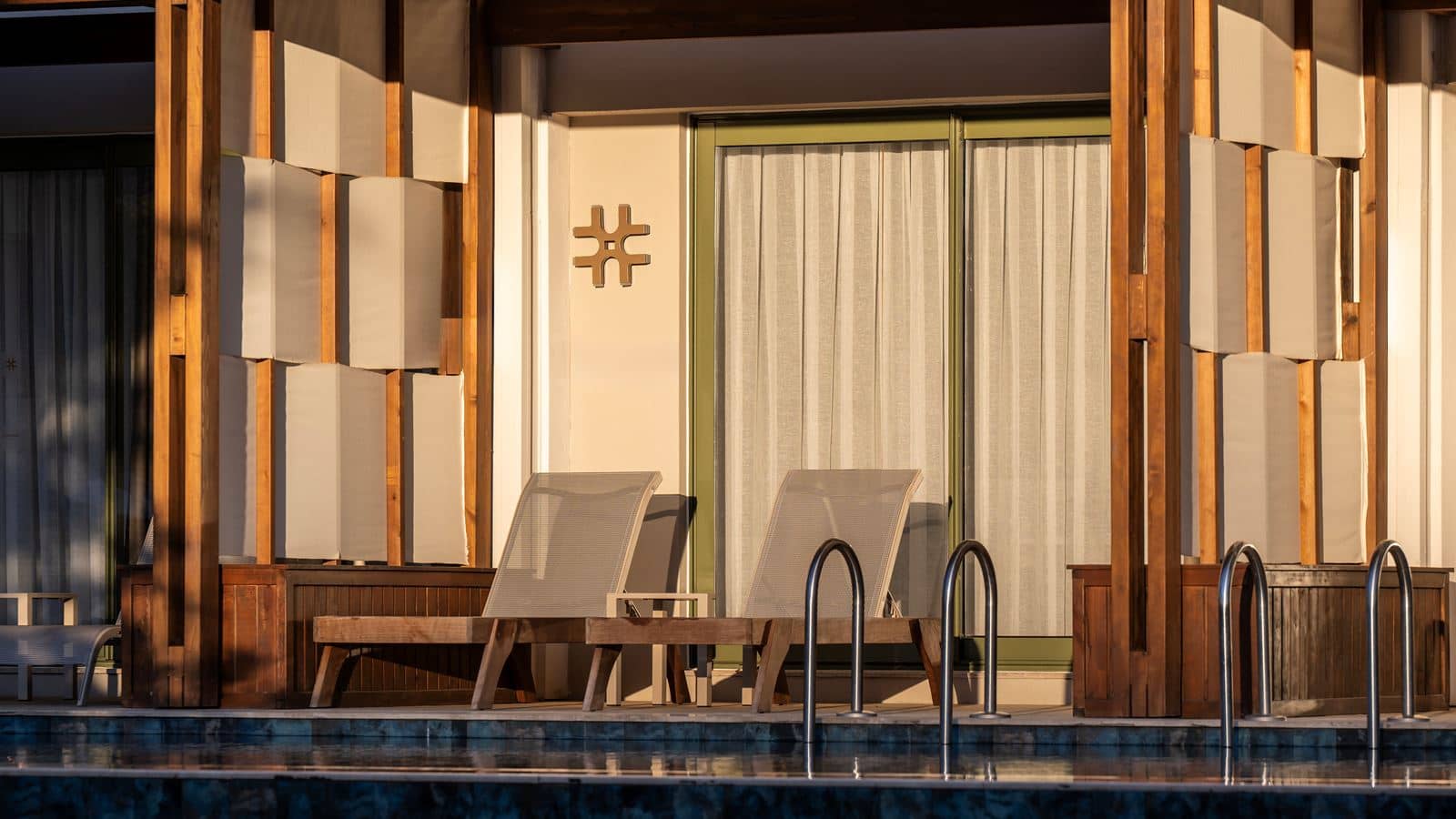 rooms-swim-up