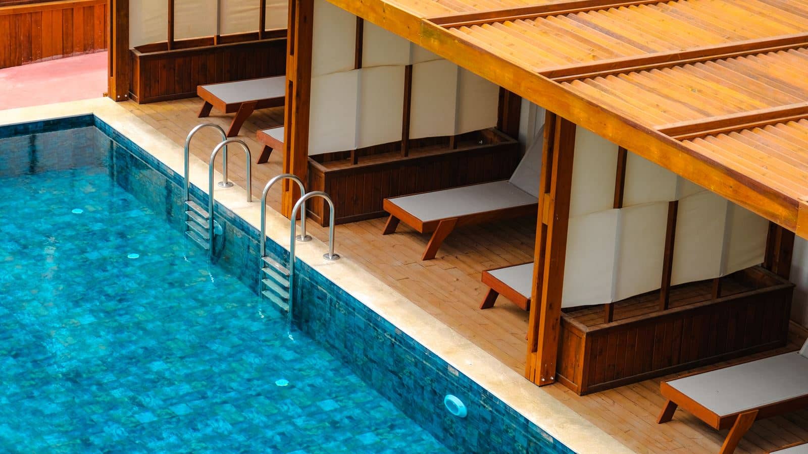 rooms-swim-up