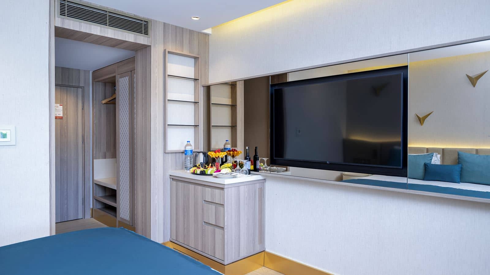 rooms-swim-up