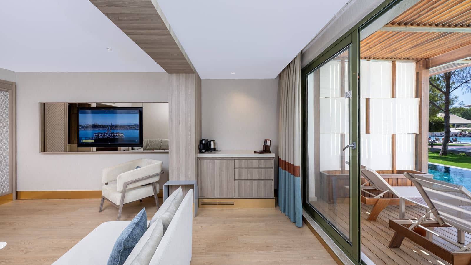 rooms-swim-up-suite