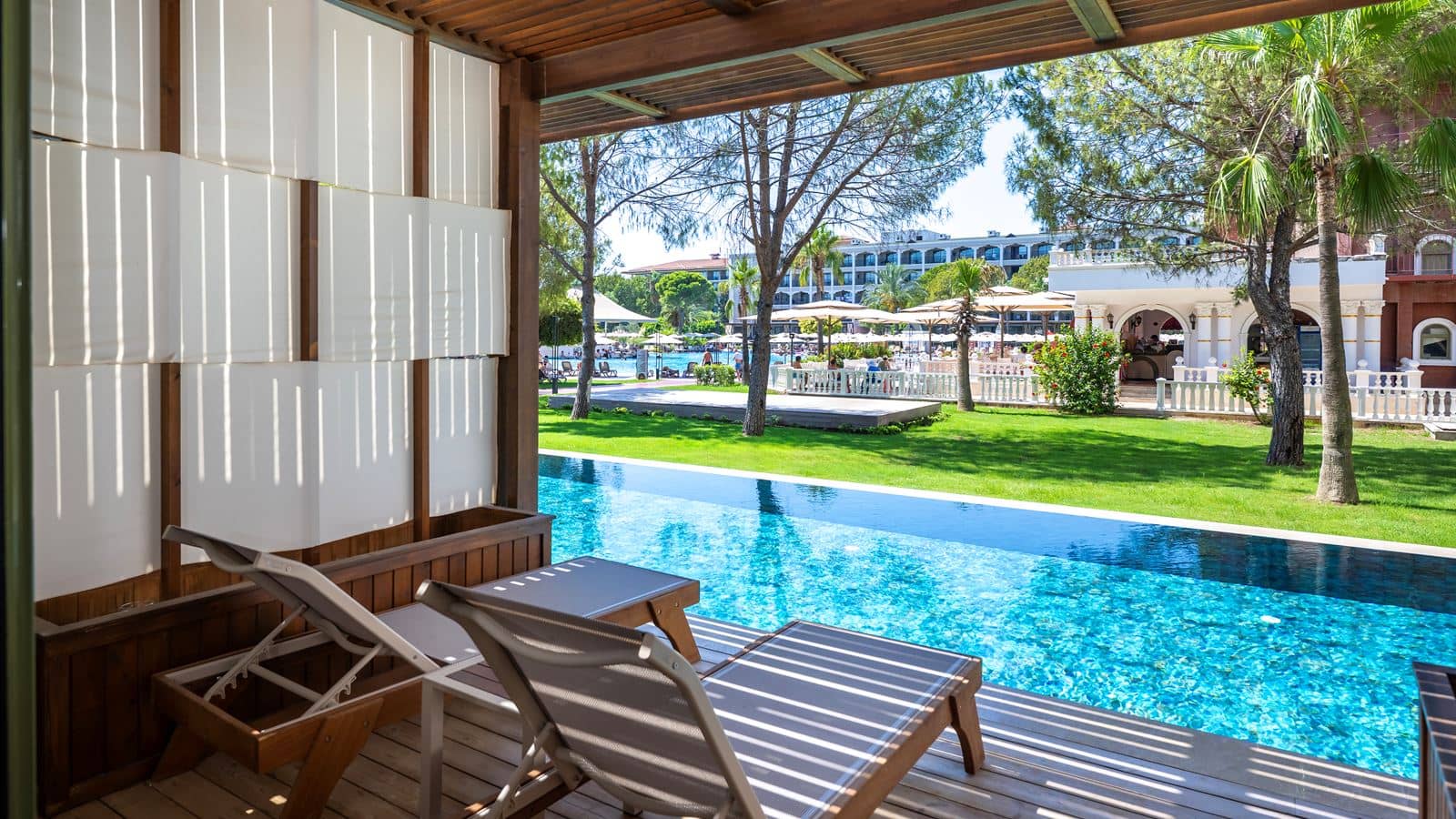 rooms-swim-up-suite